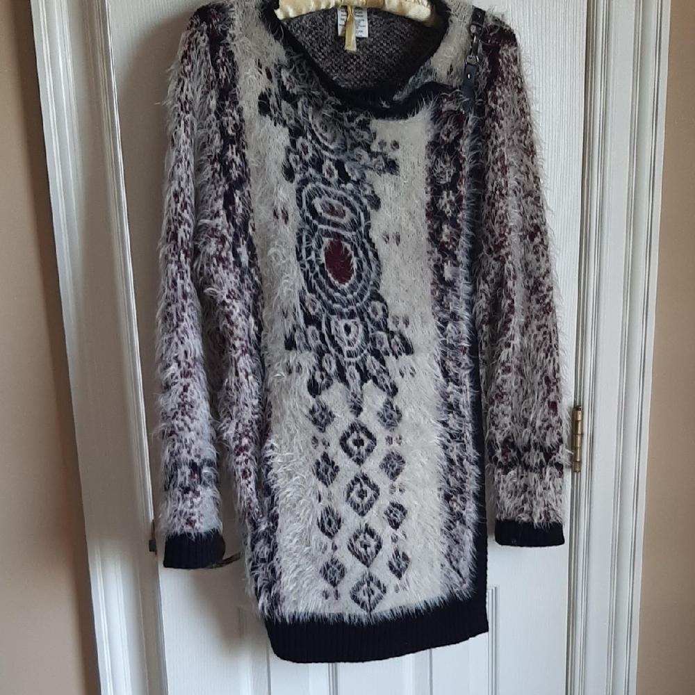Cozy Patterned Sweater - Black and Purple